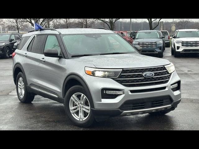 Certified 2023 Ford Explorer XLT w/ Equipment Group 202A AWD/4WD image 2