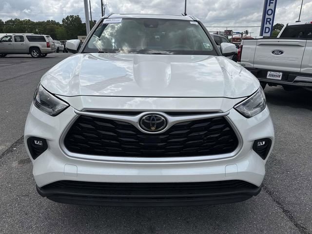 Used 2021 Toyota Highlander XLE image 2