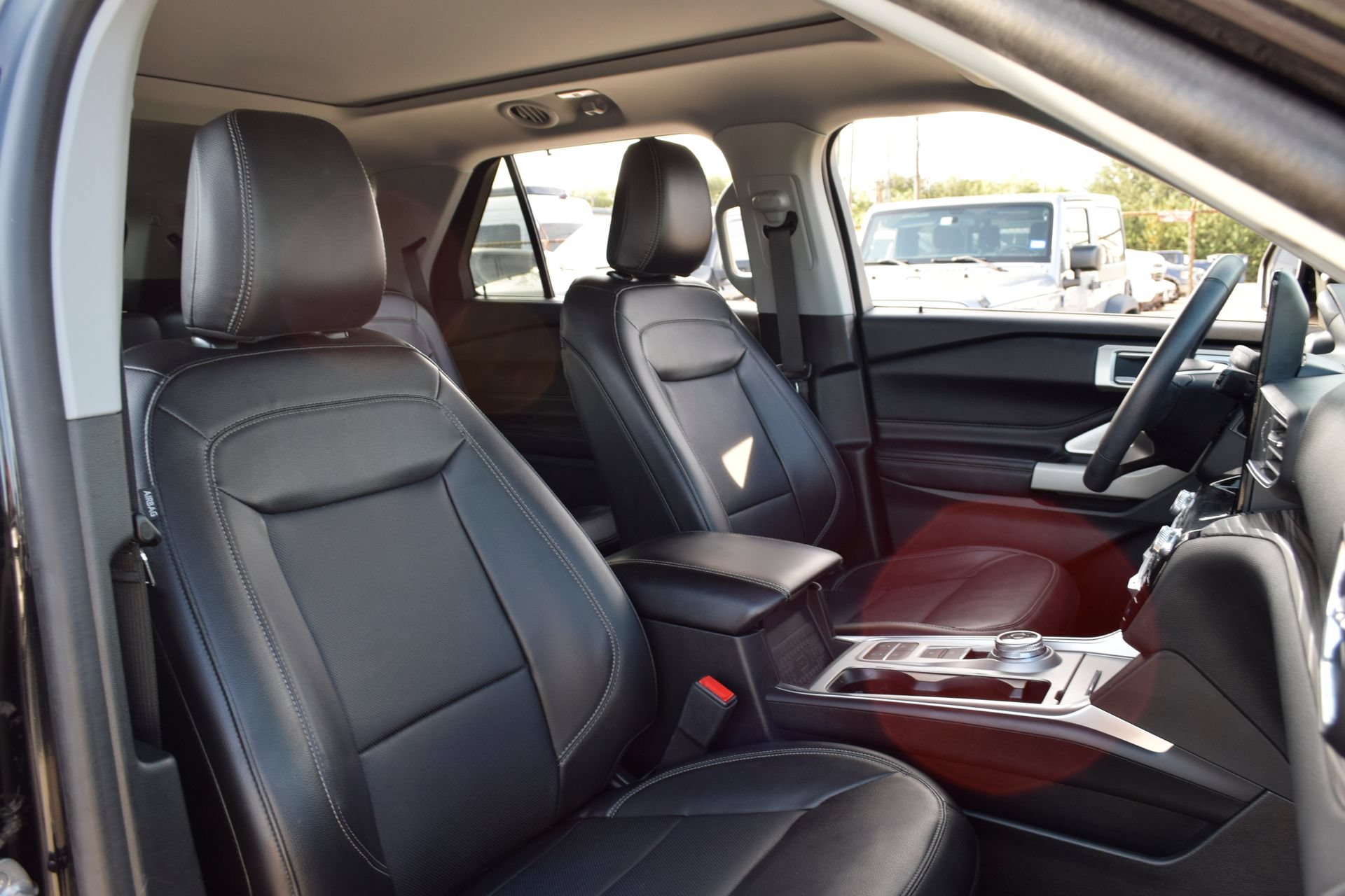 Certified 2023 Ford Explorer Limited w/ Limited Technology Package RWD image 24