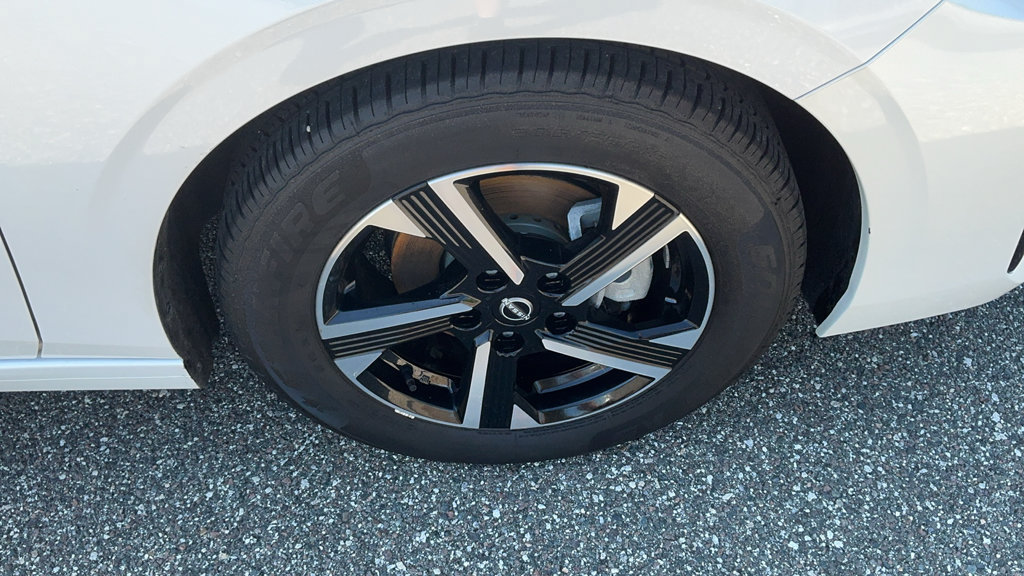 Used 2024 Nissan Sentra SV FWD image 12
