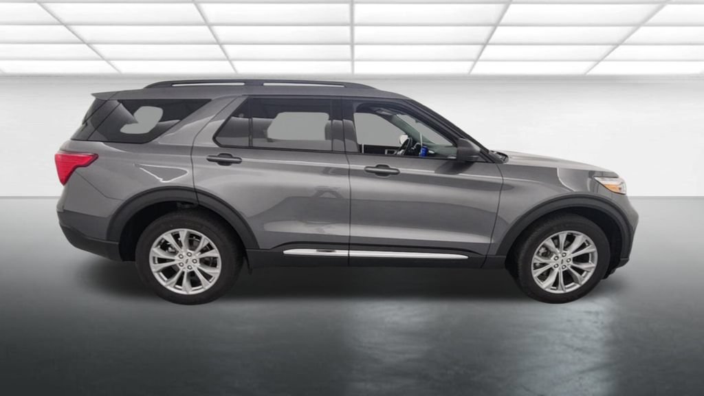 Certified 2024 Ford Explorer XLT w/ Equipment Group 202A AWD/4WD image 9