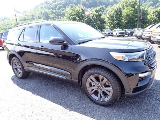 Certified 2024 Ford Explorer XLT w/ Equipment Group 202A AWD/4WD image 8