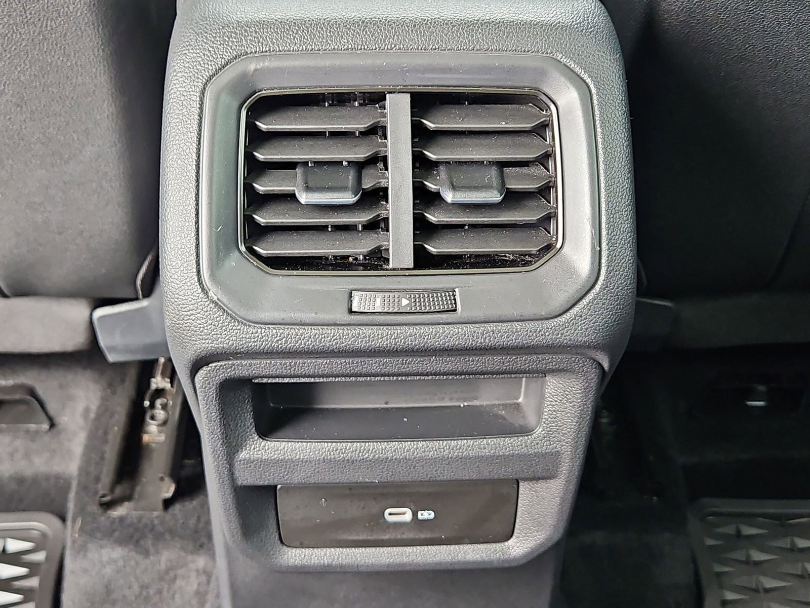 Used 2022 Volkswagen Taos SE w/ Panoramic Sunroof Package FWD image 24