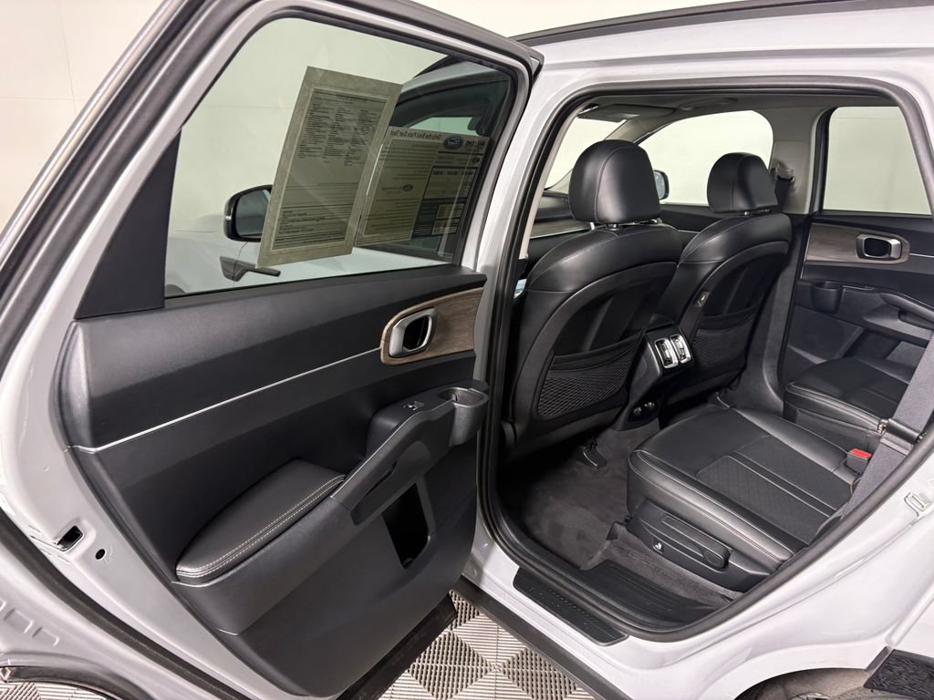 Used 2023 Kia Sorento EX w/ Panoramic Sunroof Package FWD image 28