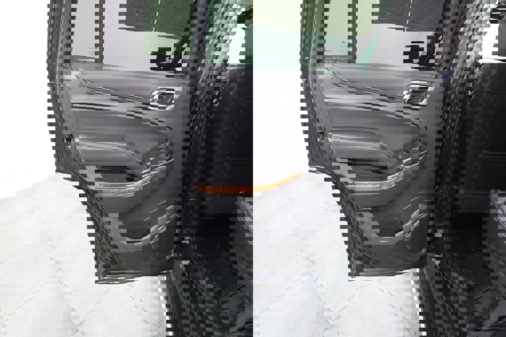 Used 2020 GMC Yukon Denali w/ Denali Ultimate Black Edition image 24