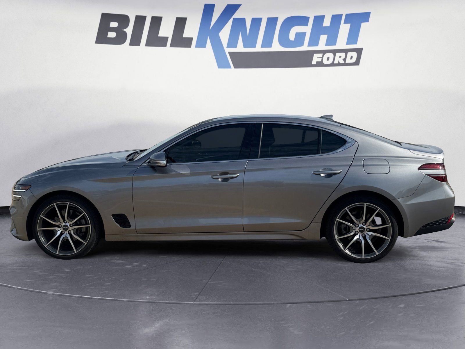 Used 2023 Genesis G70 2.0T RWD image 2