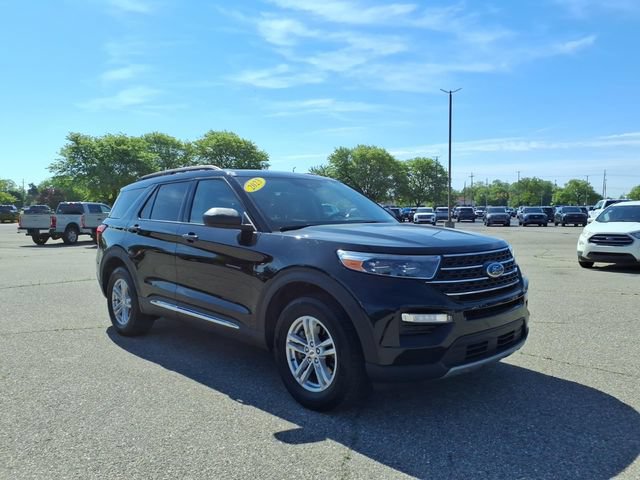 Certified 2023 Ford Explorer XLT w/ Equipment Group 202A AWD/4WD image 3