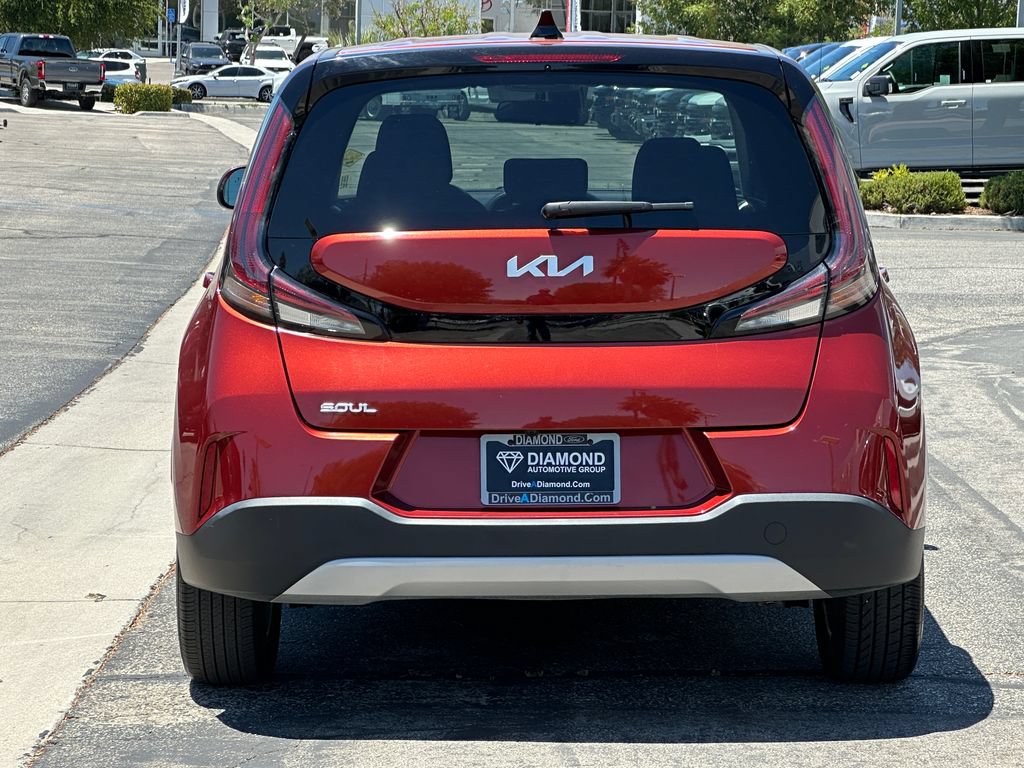 Used 2024 Kia Soul LX w/ Option Group 015 FWD image 6