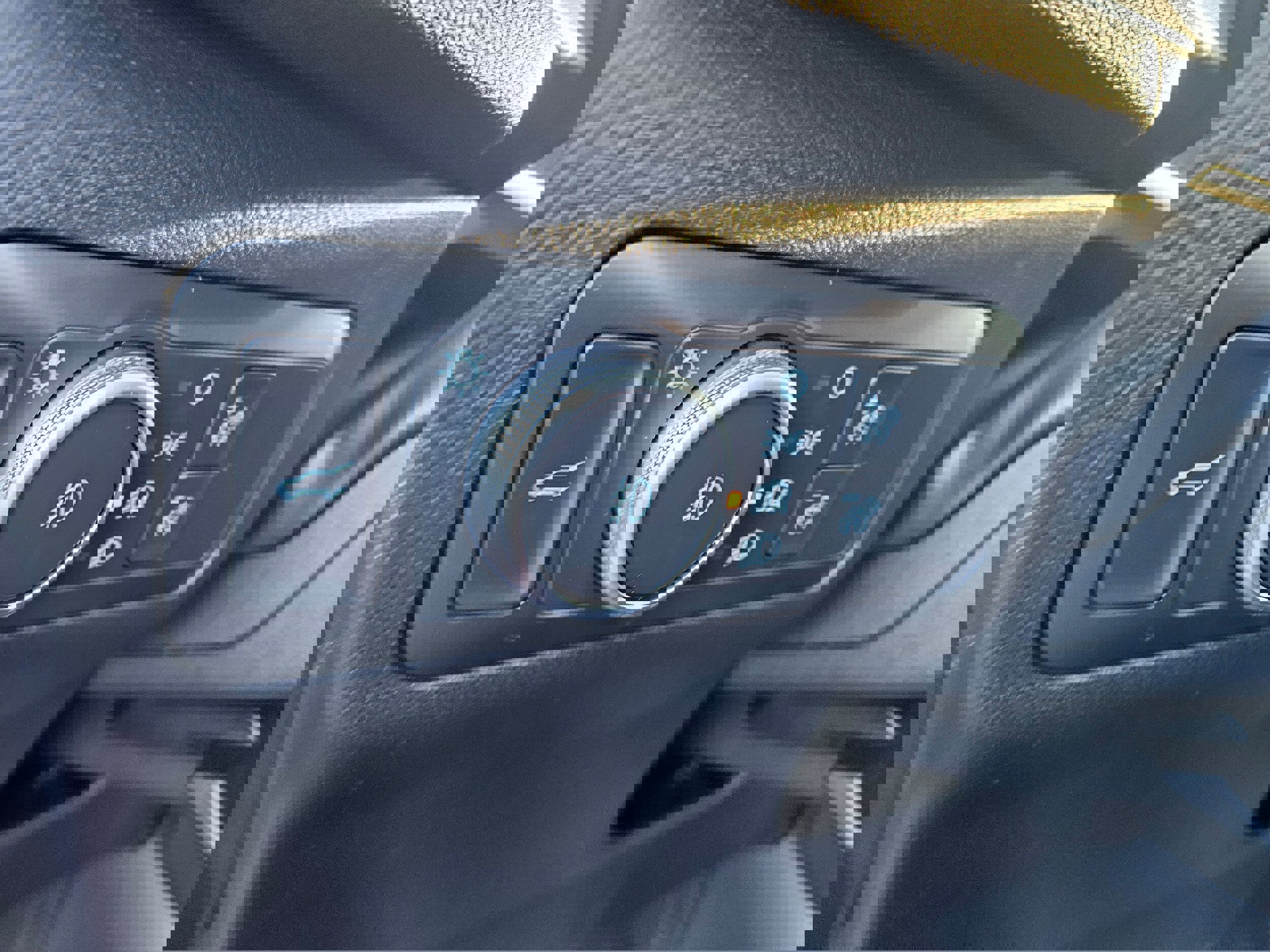 Certified 2022 Ford Escape SEL w/ Class II Trailer Tow Package image 17