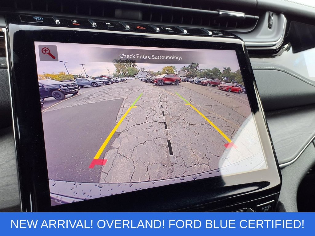 Used 2023 Jeep Grand Cherokee Overland w/ Luxury Tech Group IV AWD/4WD image 10