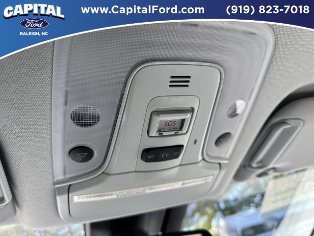 Used 2022 Toyota Prius Limited FWD image 32