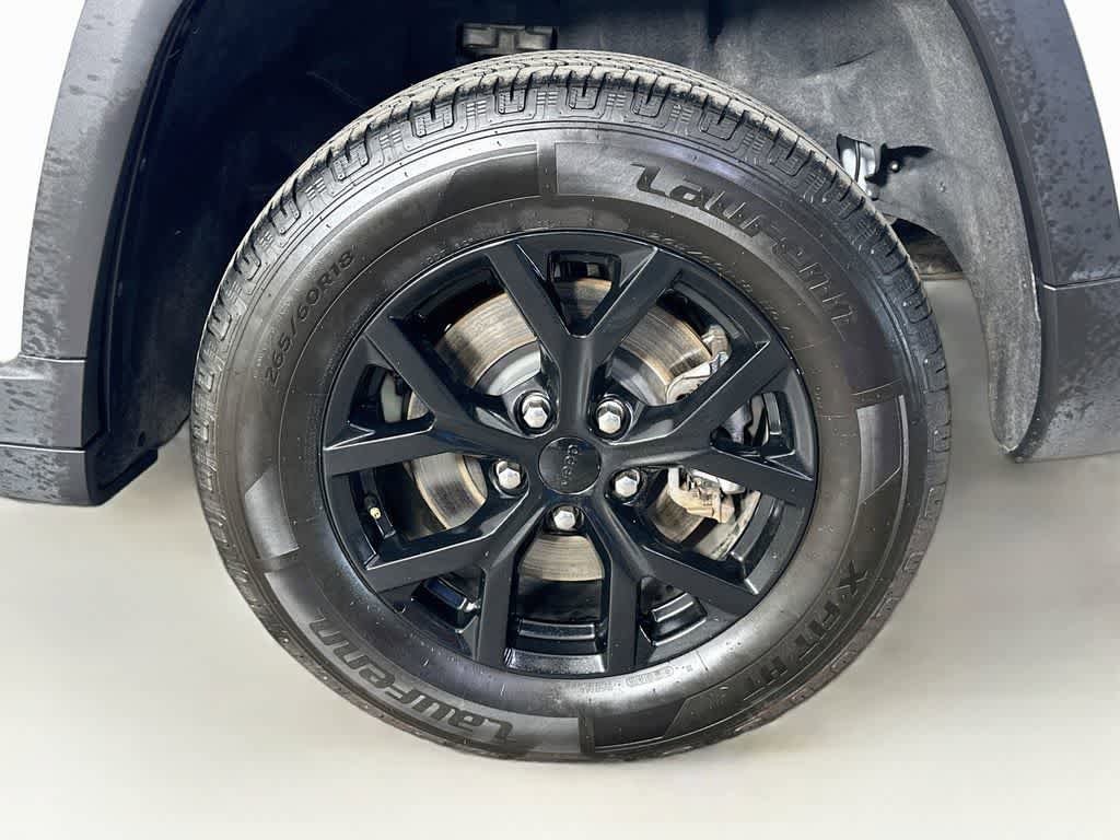 Used 2024 Jeep Grand Cherokee L Laredo AWD/4WD image 8