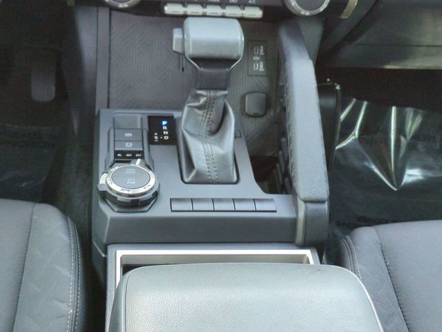 Used 2025 Toyota Tacoma SR5 AWD/4WD image 19