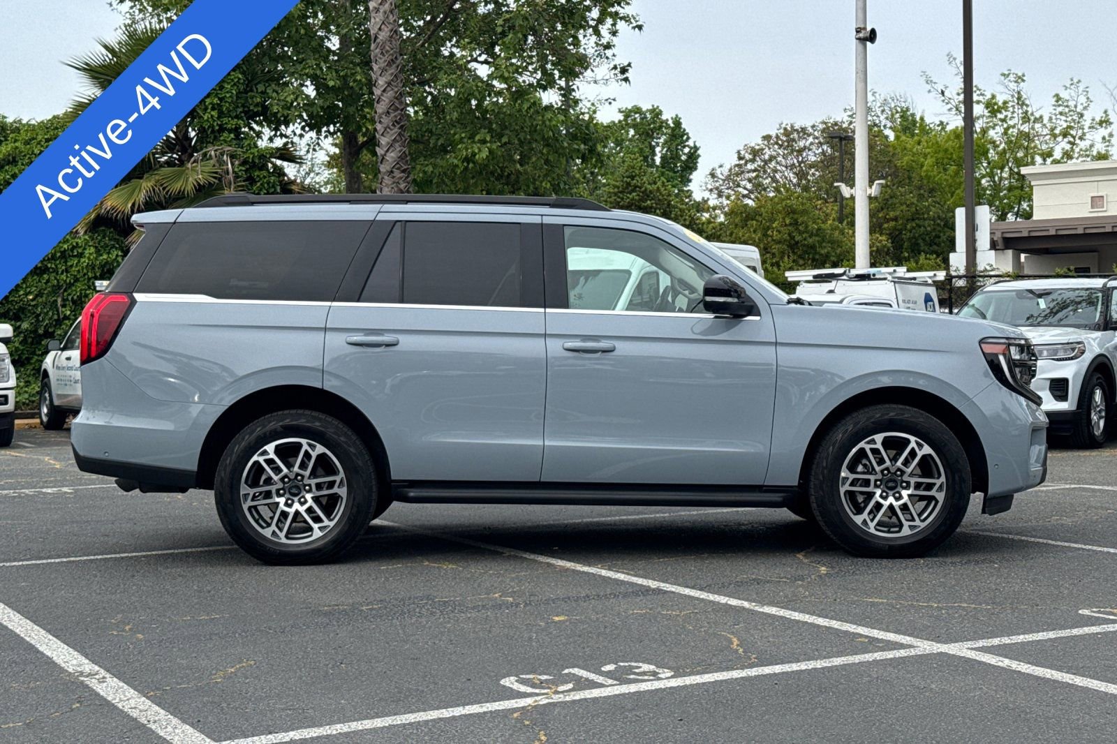 Certified 2025 Ford Expedition Active AWD/4WD image 3