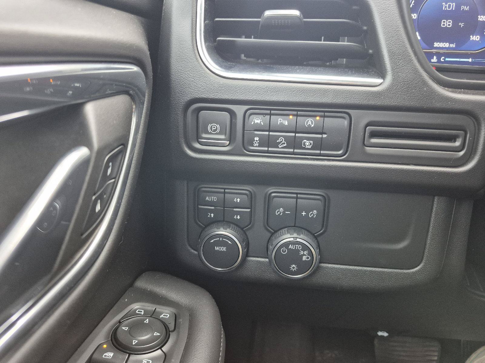 Used 2023 Chevrolet Tahoe Z71 w/ Luxury Package AWD/4WD image 3