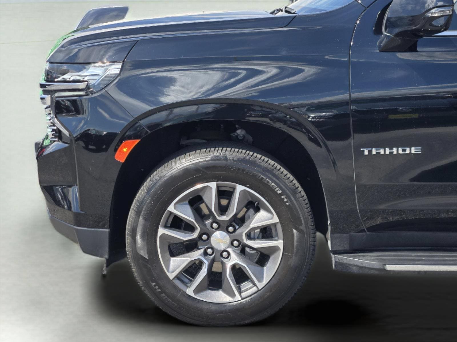 Used 2024 Chevrolet Tahoe LT w/ Luxury Package RWD image 9