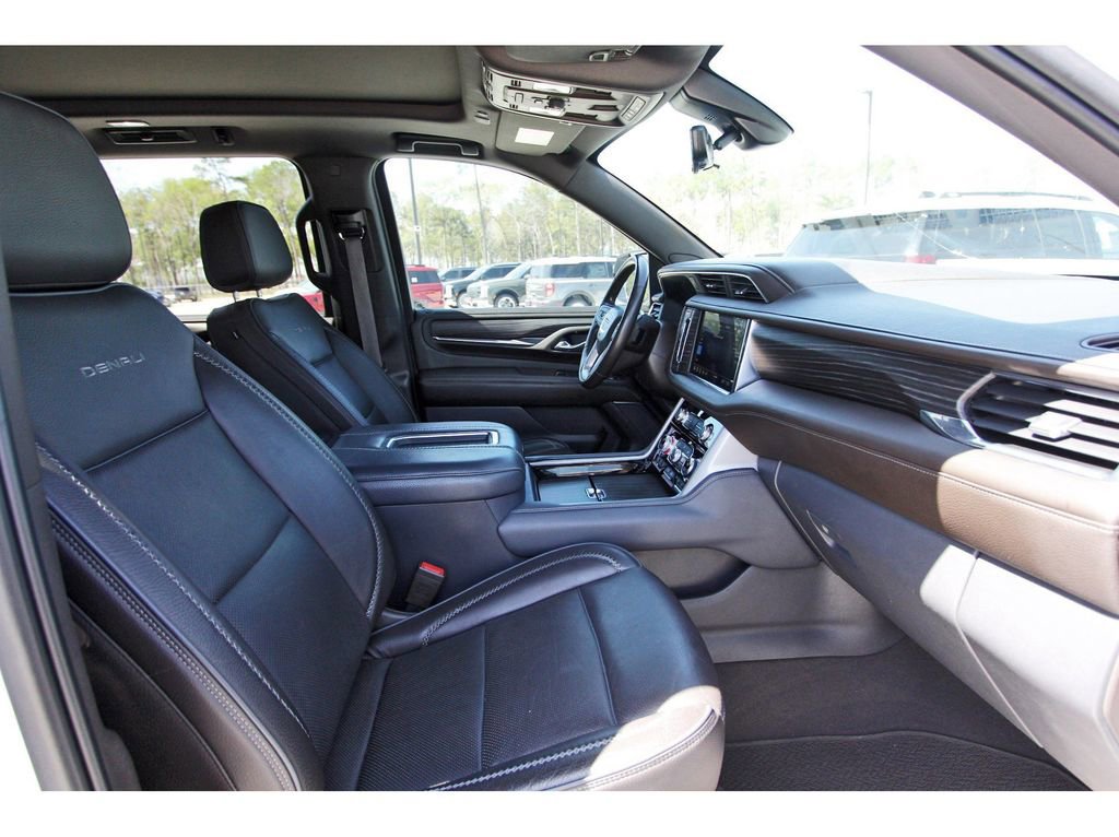 Used 2021 GMC Yukon XL Denali w/ Denali Premium Package image 25