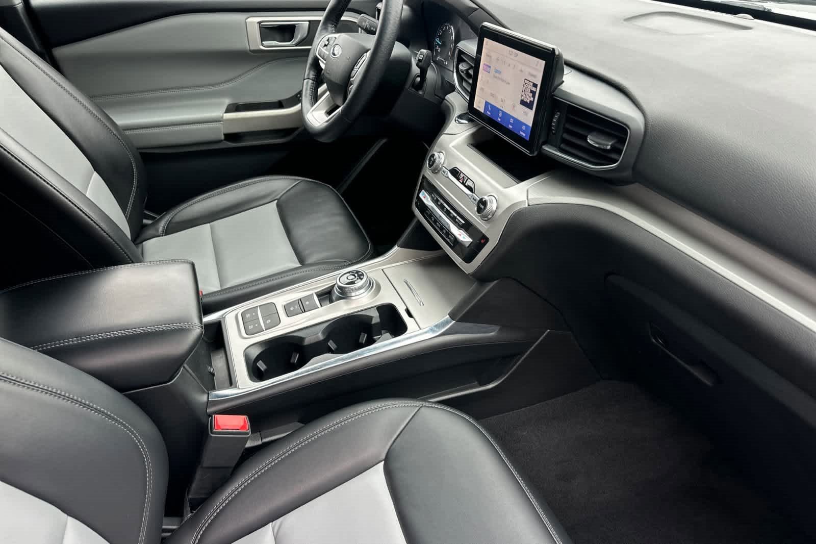 Certified 2022 Ford Explorer XLT w/ Equipment Group 202A image 18