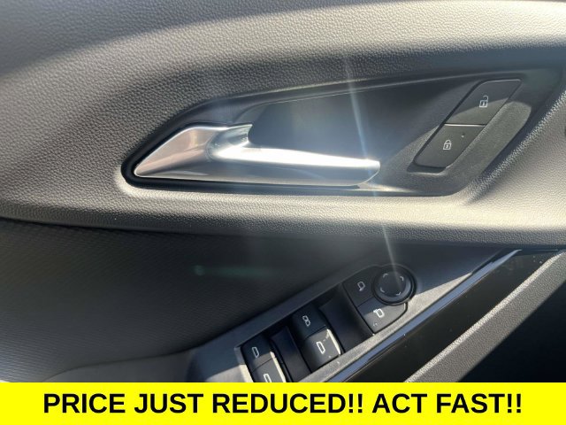 Used 2026 Chevrolet Equinox LT w/ Safety and Technology Package FWD image 18