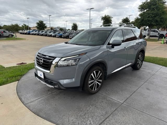 Used 2023 Nissan Pathfinder Platinum AWD/4WD image 3