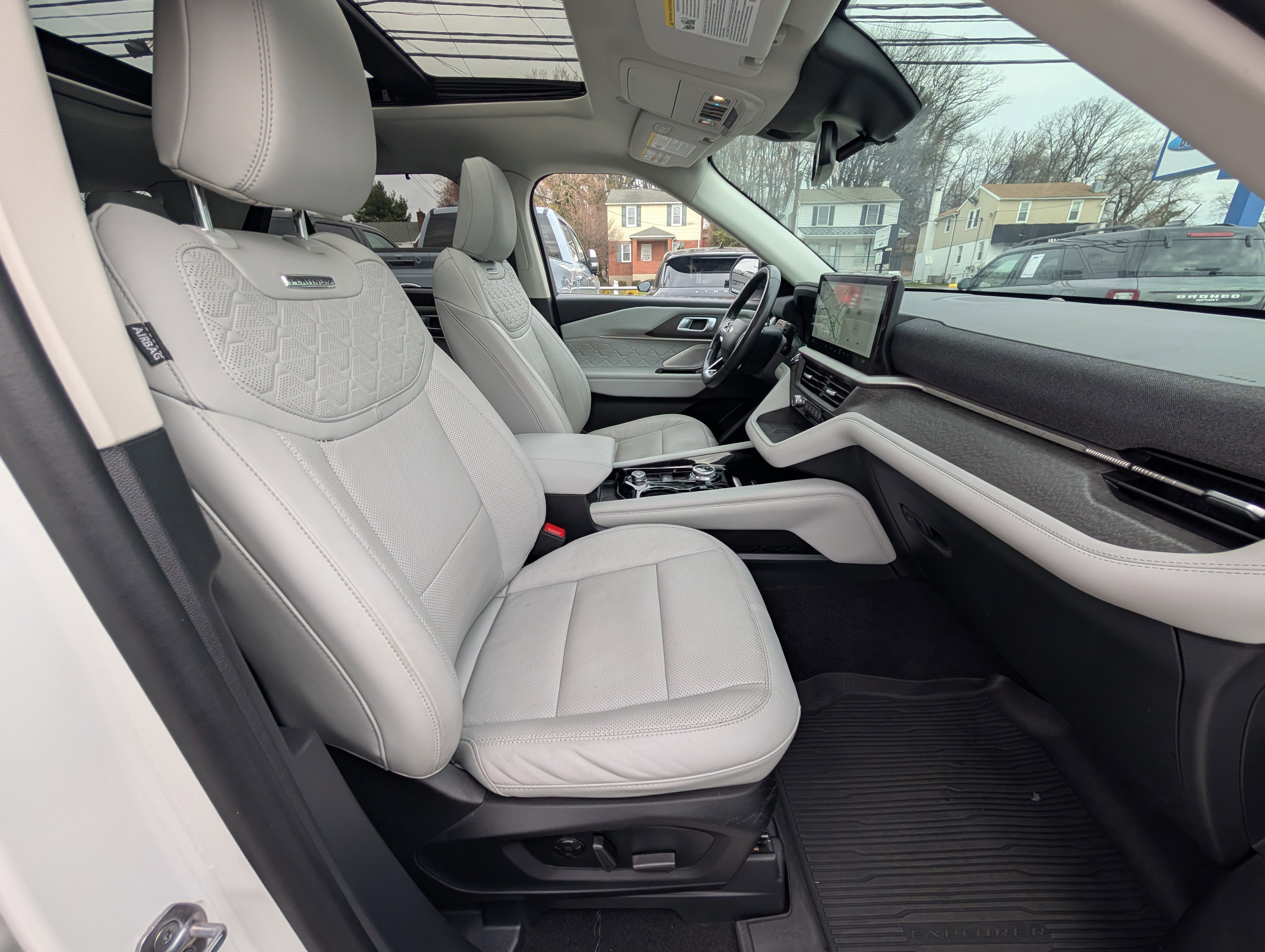 Certified 2025 Ford Explorer Platinum w/ Ultimate Package image 12