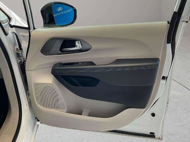 Used 2024 Chrysler Pacifica Limited FWD image 21