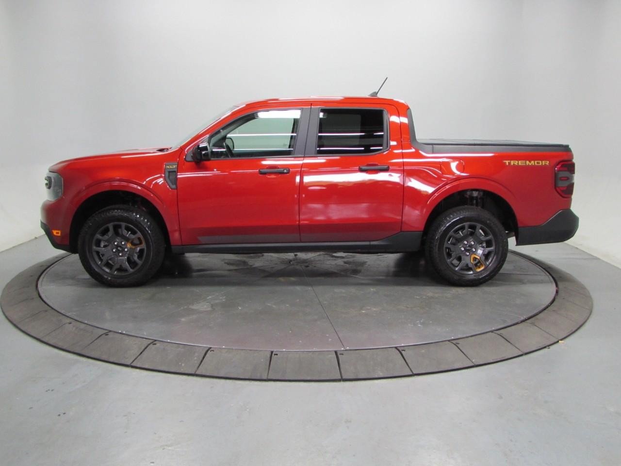 Certified 2024 Ford Maverick Tremor w/ Tremor Off-Road Package AWD/4WD image 4