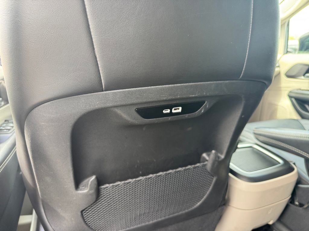 Used 2024 Chrysler Pacifica Touring-L image 28