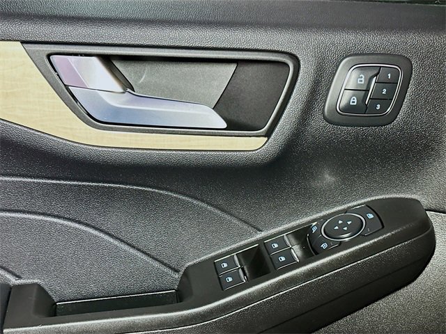 Certified 2022 Ford Escape Titanium w/ Titanium Elite Package image 9