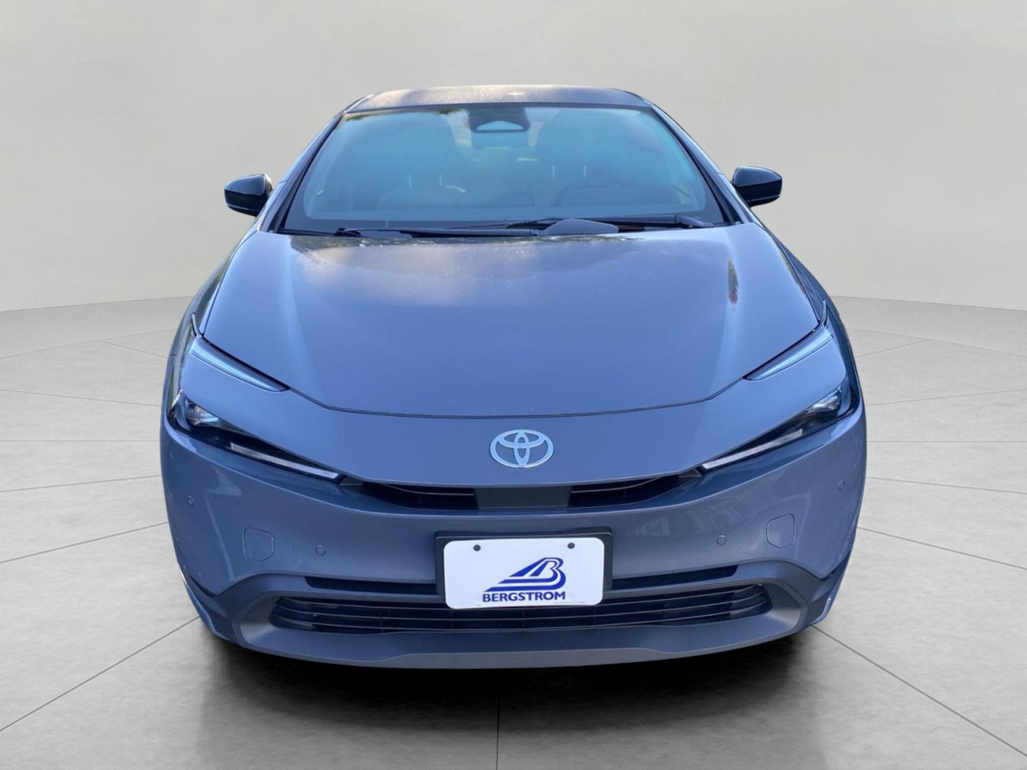 Used 2024 Toyota Prius LE AWD/4WD image 3