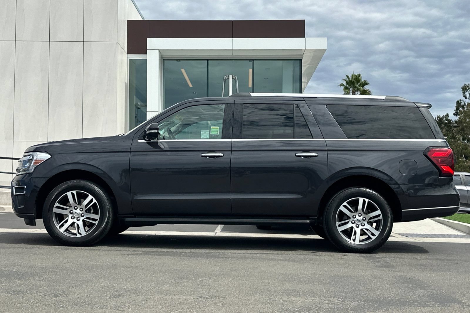 Certified 2024 Ford Expedition Max Limited RWD image 6