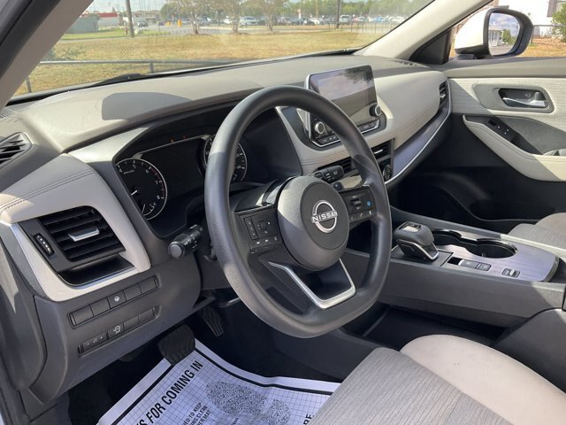 Used 2023 Nissan Rogue SV FWD image 6