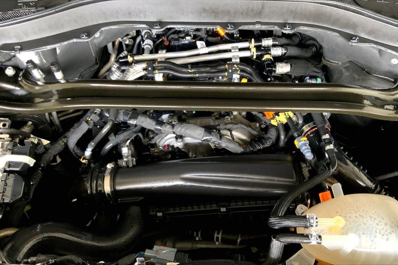 Certified 2025 Ford Explorer Platinum RWD image 32