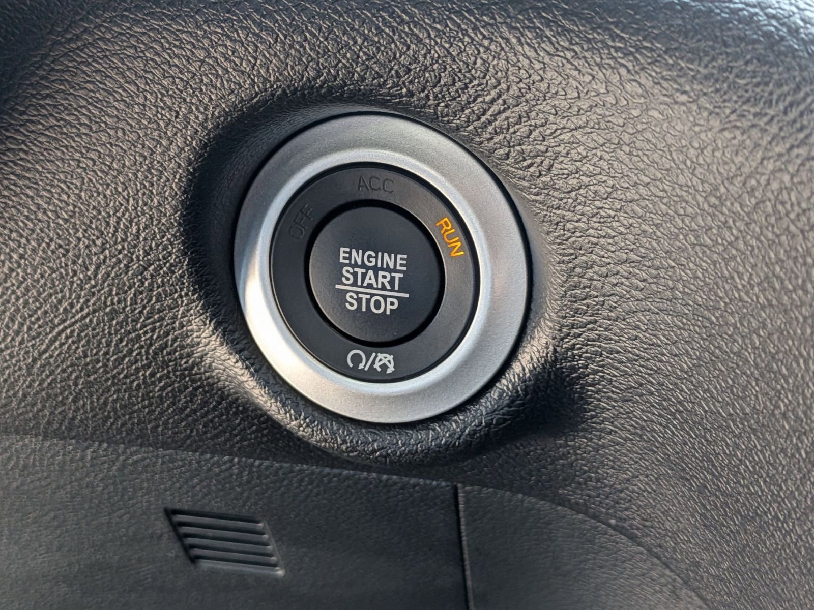 Used 2025 Chrysler Pacifica Select FWD image 21