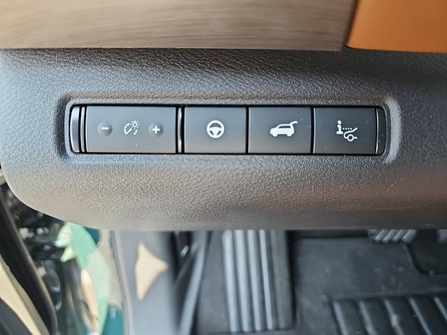 Used 2025 Nissan Pathfinder Platinum FWD image 32