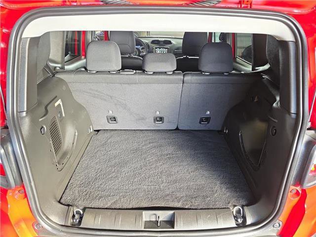 Used 2023 Jeep Renegade Latitude AWD/4WD image 17