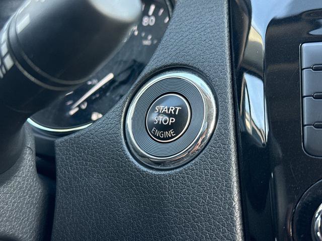 Used 2018 Nissan Rogue SV AWD/4WD image 19