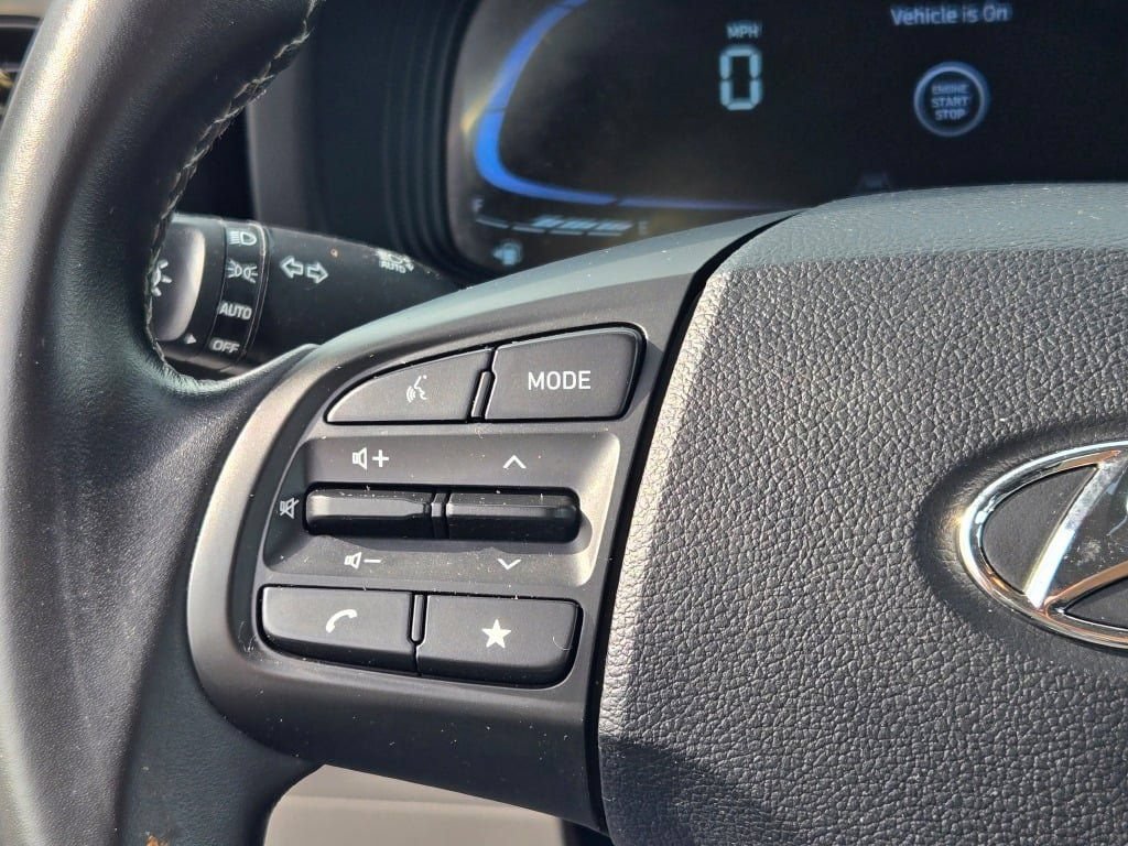 Used 2024 Hyundai Venue SEL FWD image 28