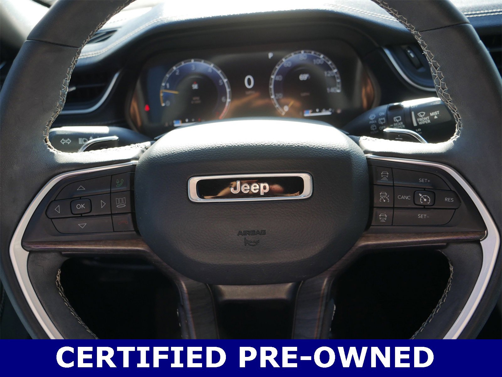 Used 2024 Jeep Grand Cherokee Limited w/ Black Appearance Package image 24