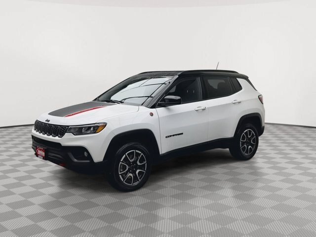 Used 2025 Jeep Compass Trailhawk AWD/4WD image 31