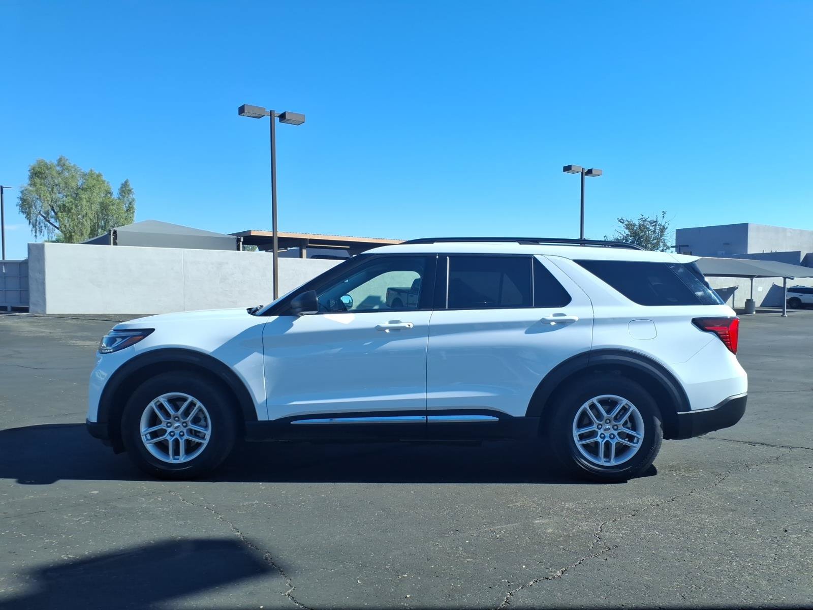 Certified 2025 Ford Explorer Active RWD image 2