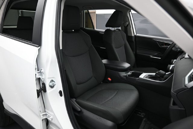 Used 2024 Toyota RAV4 XLE FWD image 29