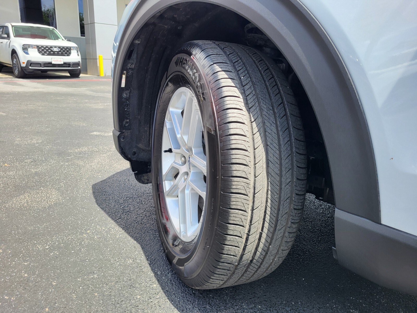 Certified 2025 Ford Explorer Active RWD image 36