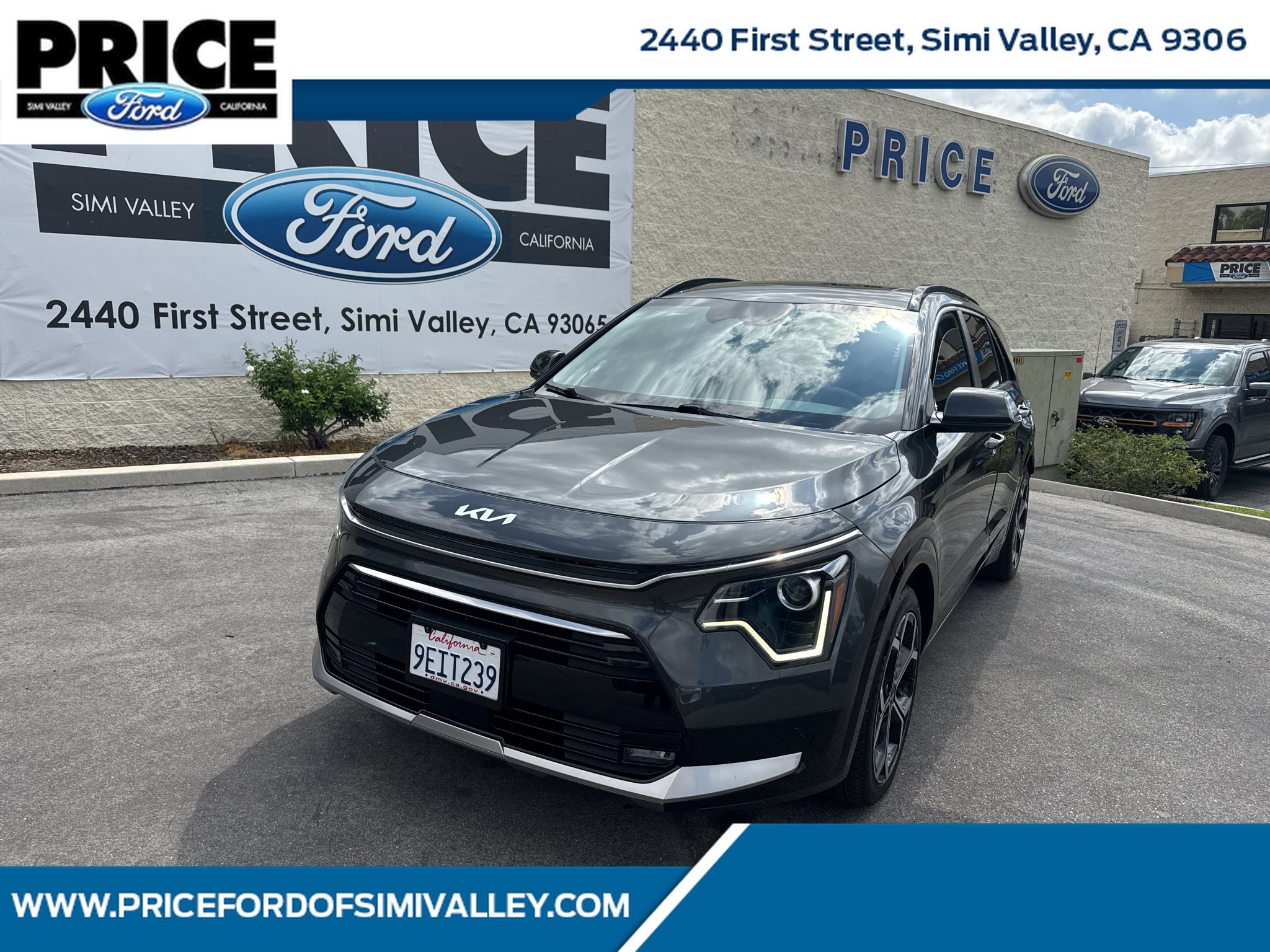 Used 2023 Kia Niro EX Touring FWD image 1