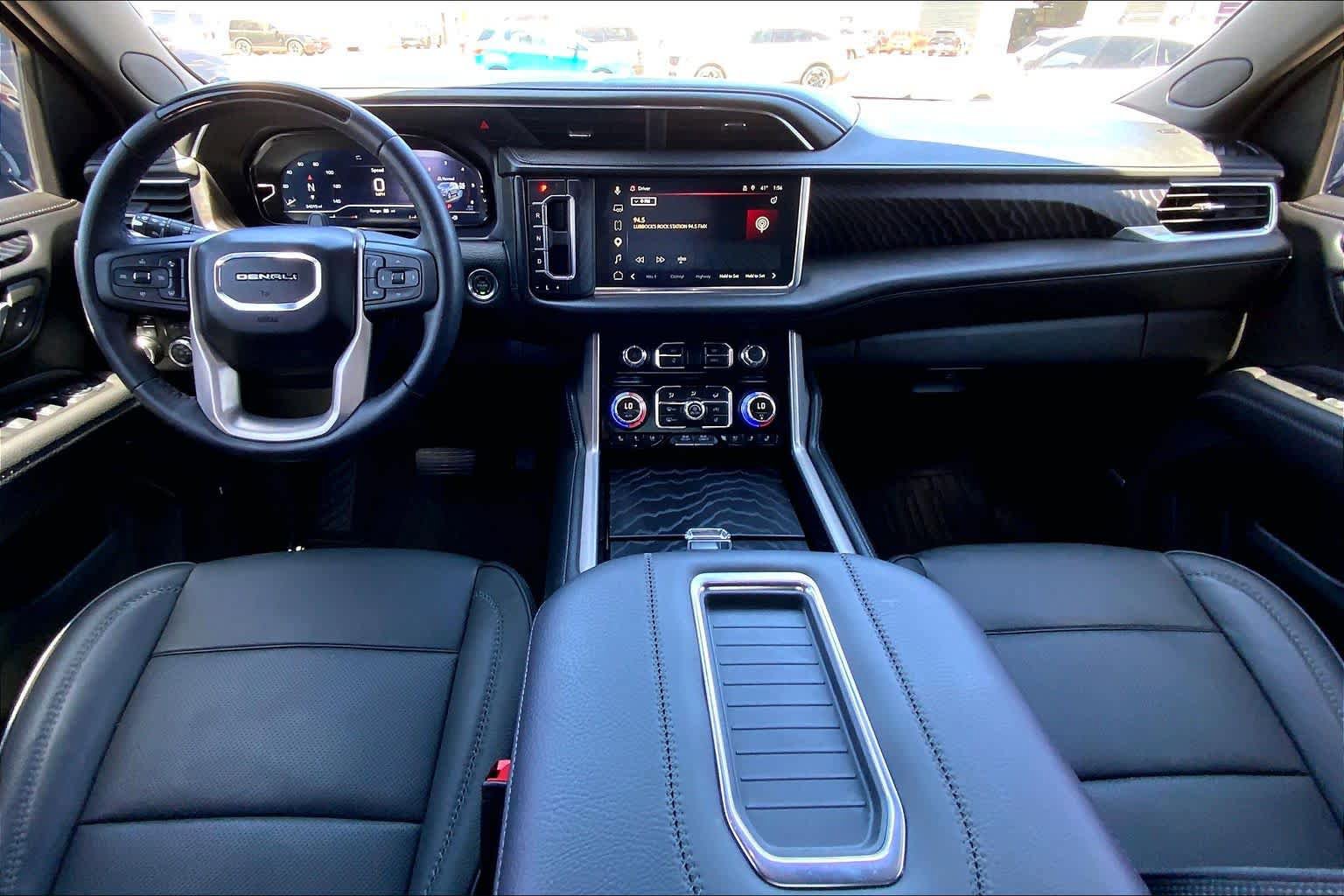 Used 2024 GMC Yukon XL Denali w/ Denali Reserve Package AWD/4WD image 16