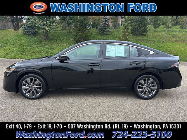 Used 2026 Nissan Sentra SL w/ Floor Mat Package FWD image 1