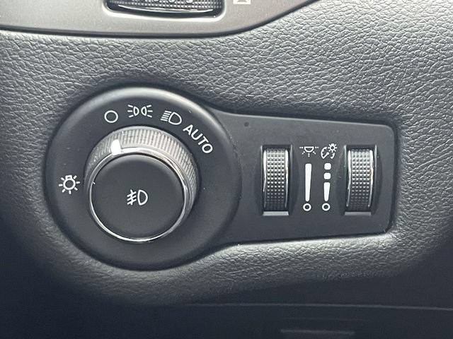 Used 2021 Jeep Cherokee Latitude Plus w/ Sun & Sound Group FWD image 19
