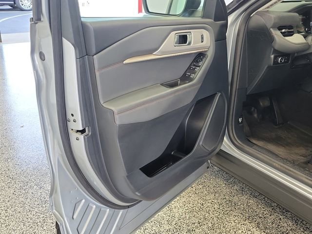 Certified 2025 Ford Explorer Active w/ Active Comfort Package AWD/4WD image 6