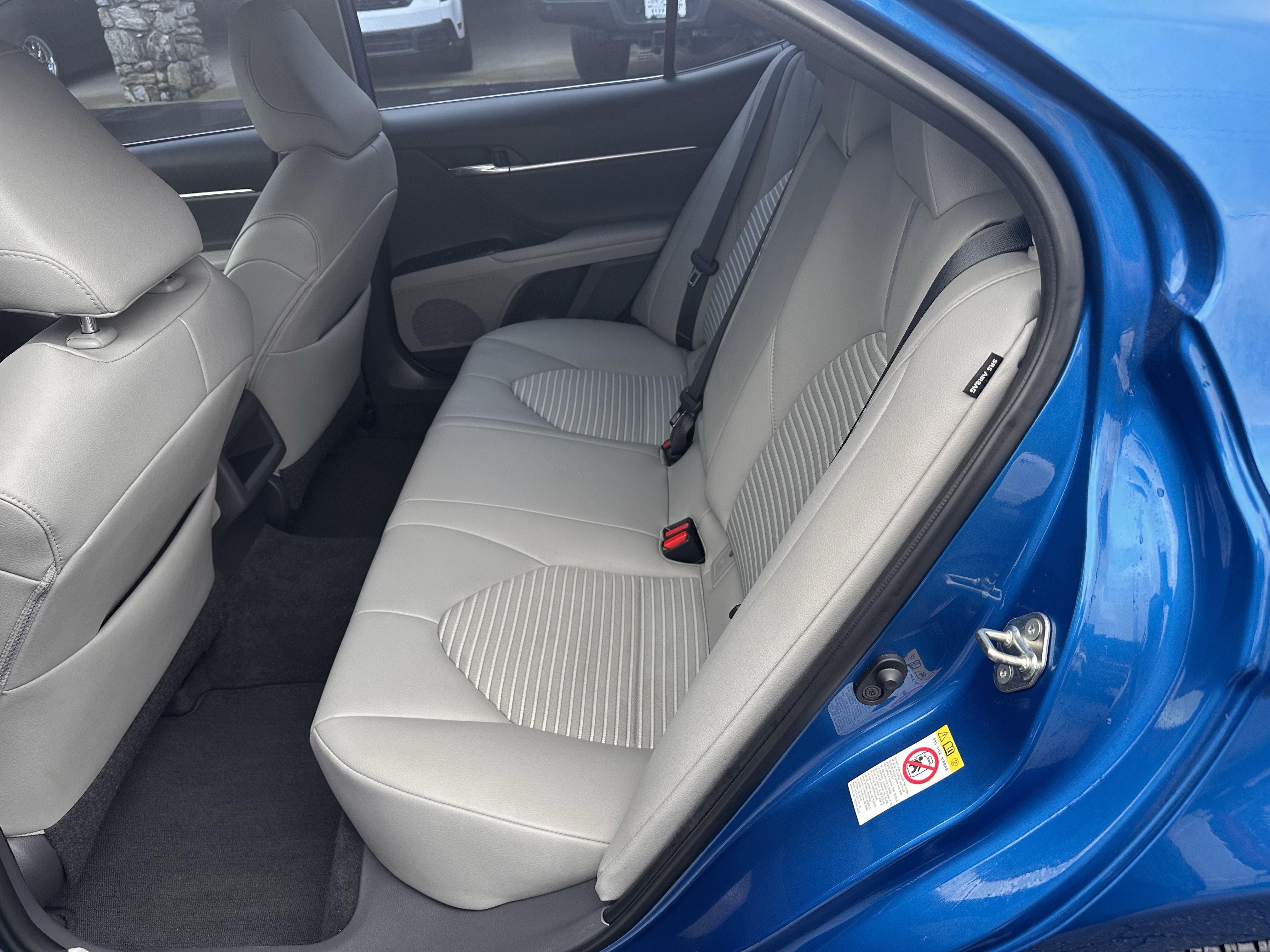 Used 2019 Toyota Camry SE w/ Convenience Package FWD image 12