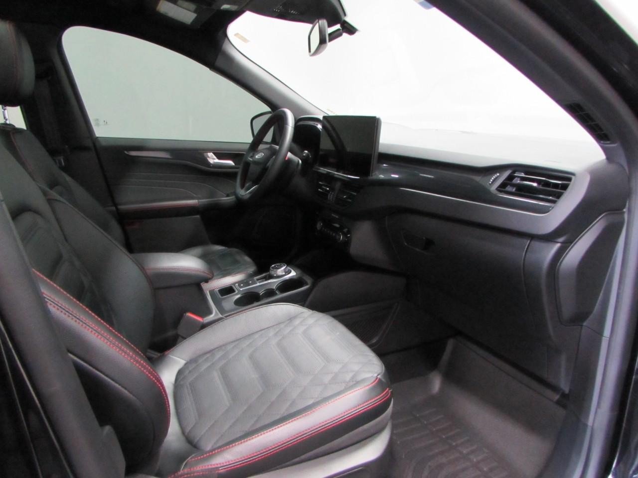 Certified 2023 Ford Escape ST-Line Elite w/ Premium Technology Package AWD/4WD image 17